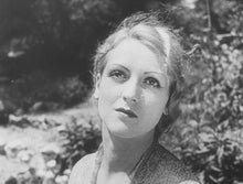 Load image into Gallery viewer, Avant-Garde 1927-1937. Surrealism and experiment in Belgian Cinema