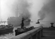 Load image into Gallery viewer, Seagulls Die in the Harbour (Meeuwen sterven in de haven, Rik Kuypers, Ivo Michiels & Roland Verhavert, 1955)